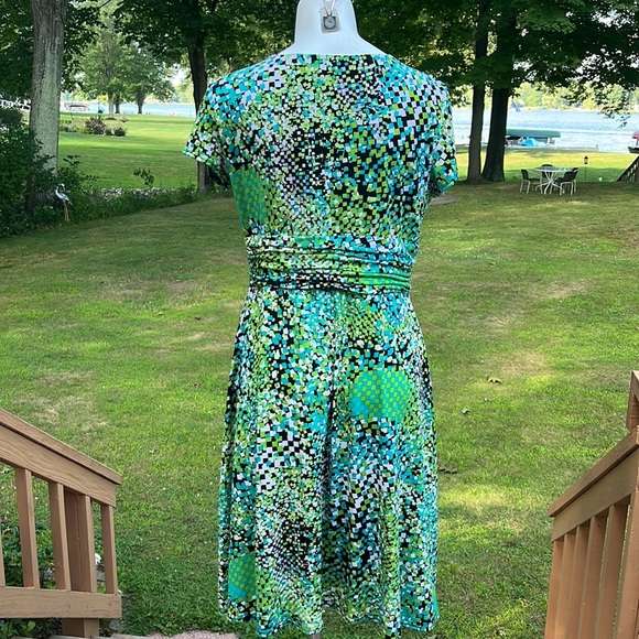 Sandra Darren adorable wrap-style dress 16 - Picture 4 of 12